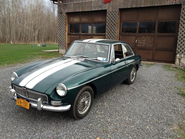 1967_MG_MGB_GT_Green_With_White_Stripes_Justin_MacCreery_000